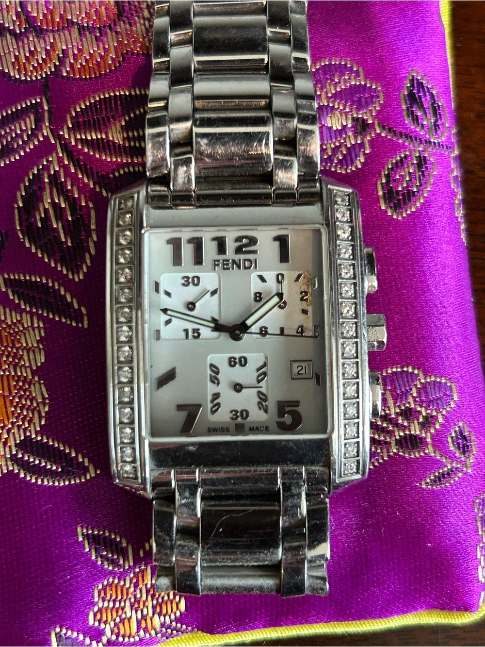 Fendi Orologi 7500G watch with diamond accents. - Picture 5 of 10